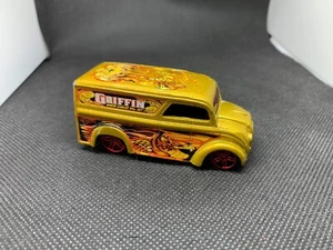 Hot Wheels - Dairy Delivery Van Griffin Gold - Diecast - 1:64 Scale - USED - Picture 1 of 3