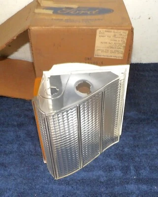 Mercury Cougar XR7 1977 1978 techo rígido nuevo de lote conjunto de lámpara de estacionamiento delantera derecha Foto 1 de 4