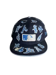 Cappello berretto MLB All Over Logos New Era squadre nero/blu 7 3/4 - Foto 1 di 8