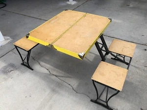 Set sedia da tavolo pieghevole pratica Milwaukee vintage anni 70 Stamping Co USA giallo picnic - Foto 1 di 10