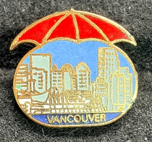 VANCOUVER CANADA SOUVENIR PIN BADGE - Picture 1 of 3