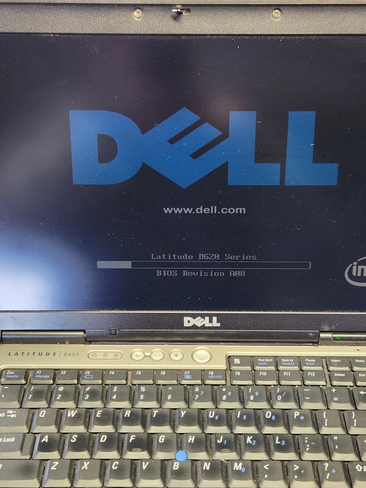 Dell Latitude D620 2 GB Intel Core 2 Duo 06F6 2 GHz SIN SISTEMA OPERATIVO / HD LEER DESCRIPCIÓN Foto 1 de 4