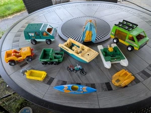 24 Vintage 1970er Fisher-Price Spielzeug Autos Actionfiguren Boote Zelt TV Van & Jeep - Bild 1 von 24