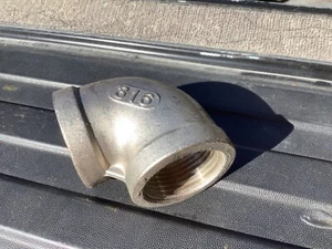1" 150 Threaded (NPT) 90% female elbow 316 Stainless Steel, Pipe Fitting SS - Picture 1 of 2