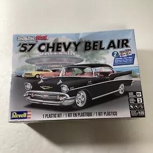Revell. Snap Tite, max, 57 Chevy, Bel Air rigido 2 porte, modello, scala 1/25 - Foto 1 di 6