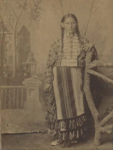 VINTAGE ORIGINAL NATIVE AMERICAN GIRL WINFIELD, KANSAS, PHOTO W/ MATTE - Picture 1 of 3