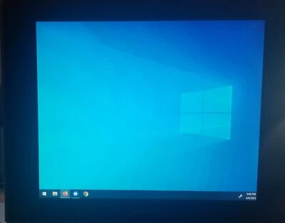 Sony SDM-HS73 TFT LCD Color 17" Computer Display / Monitor Tested. - Image 1 of 4