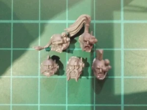 Warhammer 40K -  5 Space Wolves Scout heads OOP - 40k bits - Picture 1 of 1
