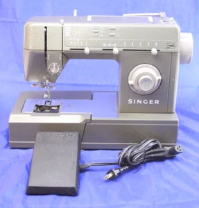 Singer HD110 C Heavy Duty Sewing Machine ** READ DESCRIPTION - SELLING AS IS ** - Picture 1 of 4