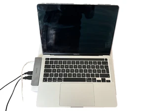 Apple MacBook Pro 13" (2022) Touch Bar M2 10-Core GPU 3,49 GHz - Silber 512 G... - Photo 1/4