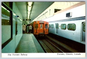 Material rodante antiguo y nuevo, metro TTC, Toronto, Ontario, Canadá, postal cromada - Imagen 1 de 2