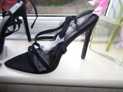 BOOHOO ZAPATOS CON CORREAS PUNTERA PUNTIAGUDA NEGRO ASPECTO GAMUZA TACÓN DE AGUJA 5" TALLA 6~NUEVO CON ETIQUETAS Foto 1 de 4