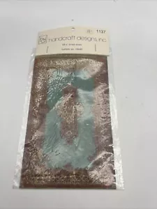 NEU IN VERPACKUNG MINIATUR TEPPICH VON HANDCRAFT DESIGNS INKL. 1137 7 1/2 x 4 1/2 - Bild 1 von 4