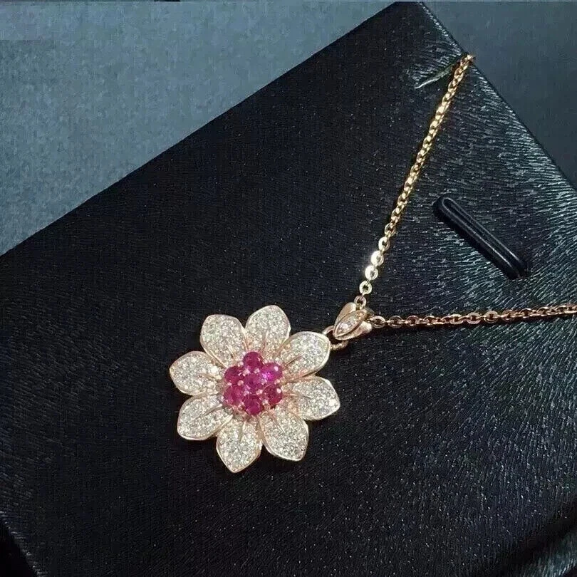 Colgante de flores para mujer de rubí rosa simulado de corte redondo de 2 quilates enchapado en oro amarillo de 14 k Foto 1 de 4