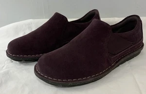 Scarpe Clarks slip on nuove con scatola taglia 7 mocassini larghi 13281 viola melanzana scamosciata NUOVE - Foto 1 di 11