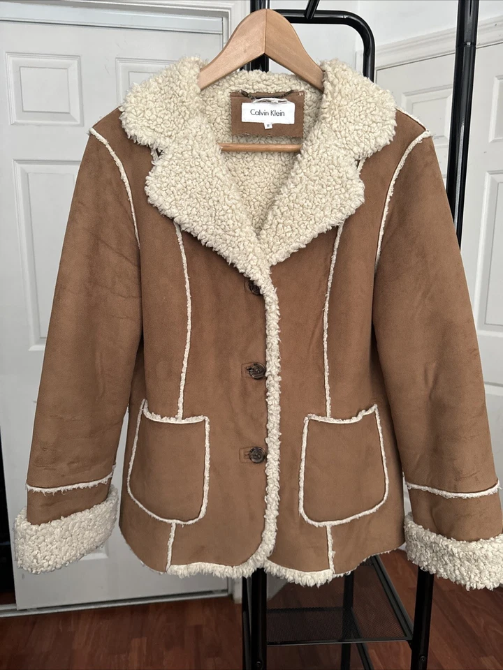 Chaqueta Calvin Klein Imitación Gamuza Botón Marrón Talla Mediana Usada Foto 1 de 4