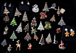 Vintage Konvolut 30 Weihnachts-Pins Broschen & 4 Paar Ohrringe DODDS, ART, JJ, AVON  - Bild 1 von 5