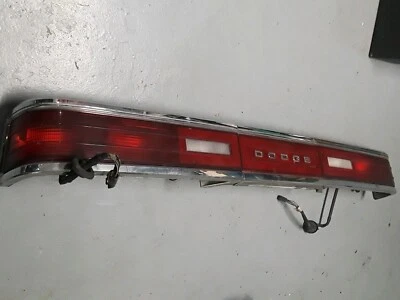 DODGE DINASTÍA CONJUNTO DE LUCES TRASERAS BOMBILLAS COMPLETAS Y CABLEADO OEM 1988-1993 OEM  Foto 1 de 4