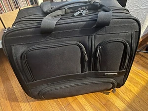 Delsey 45022 rolling carry-on brief, black, 2-wheel, exc.cond. - Picture 1 of 9