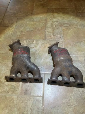 Coletores de escape Volvo XC70 2008 OEM com gatos - Imagem 1 de 4