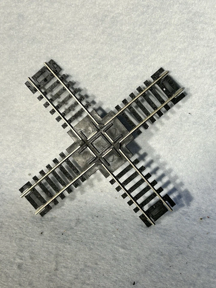 Nice Atlas Code 100 90 Cross track HO - Image 1 of 1