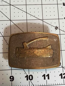INSIGNIA DE MADERA HACHA Y TRONCO LATÓN HEBILLA DE CINTURÓN BOY SCOUT (RO) - Imagen 1 de 1