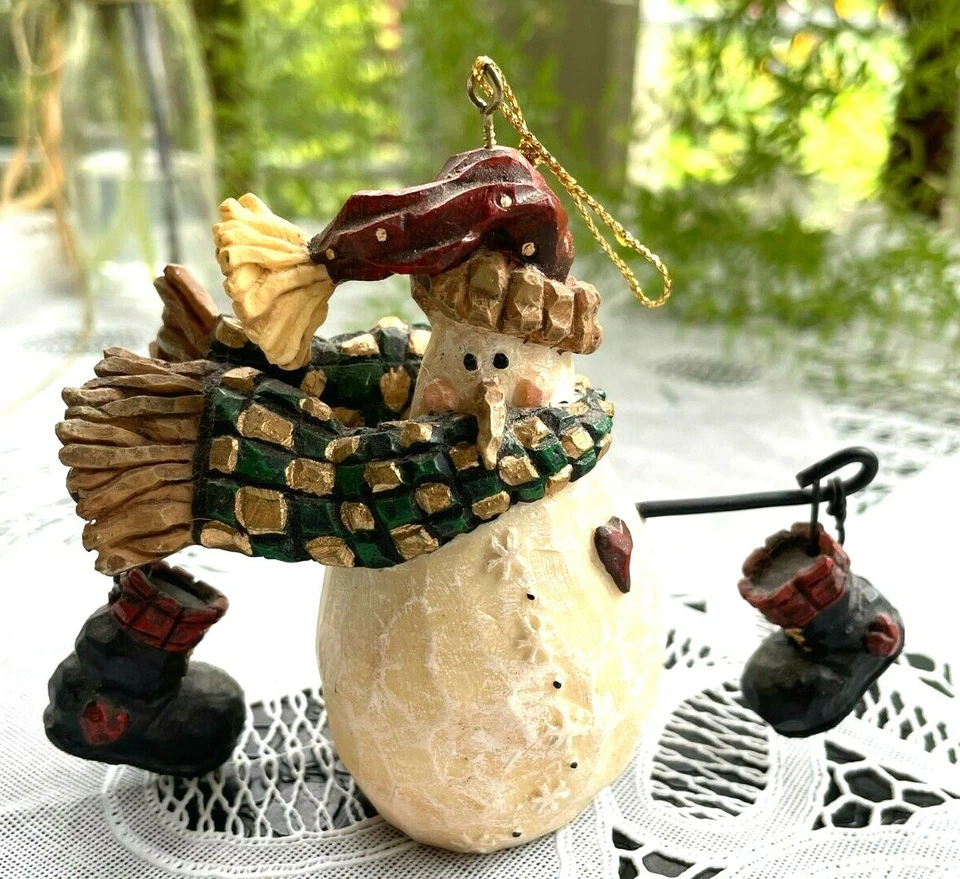 BOYDS RESIN CARVER'S CHOICE ORNAMENT - BURT ...BUNDLE UP - Image 1 of 1