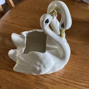 VINTAGE CAMARK ART POTTERY - WHITE GLOSS DOUBLE or LOVING SWANS PLANTER - Picture 1 of 8