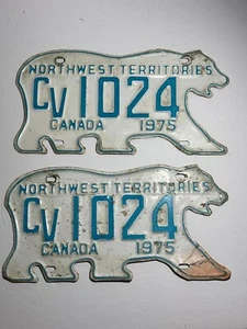 Pair of Vintage Polar Bear NWT License Plates - Picture 1 of 4