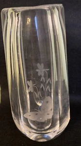 SKANDINAVISCHE SIGNIERTE O.F ORREFORS 6" KRISTALL GEÄTZTE SCHMETTERLINGSKNOSPENVASE Vintage - Bild 1 von 7