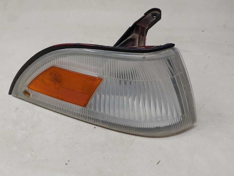 1989 90 91 1992 Toyota Corolla Señal de Giro de Estacionamiento OEM Lado del Pasajero Derecho  Foto 1 de 4