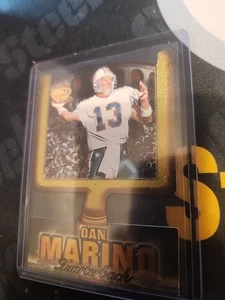 PACIFIC CROWN COLLECTION 1997 DAN MARINO THE ZONE INSERTO TROQUELADO MIAMI DOLPHINS - Imagen 1 de 3