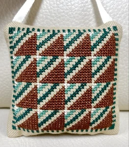 Quilt PatternCross Stitch Mini Pillow & Ornament~Sunshine And Shadow 4”X 4” New - Picture 1 of 5