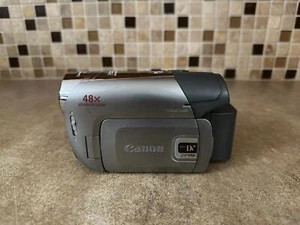 Canon ZR950 1.07MP MiniDV Camcorder with 48x Optical Zoom - Picture 1 of 7