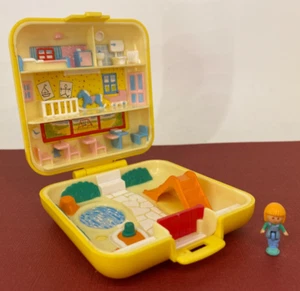 Vintage Bluebird 1989 ☆ Polly Pocket ☆ Midge's Play School w/1 Original Figure - Picture 1 of 7
