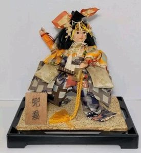 Vintage japanische Samurai-Puppe auf dem Ständer Krieger Kind asiatisch orientalisch - Bild 1 von 23