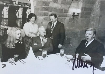 15) Helmut Schmidt signiert Presse Foto Kanzler Signatur Autogramm Unterschrift - Bild 1 von 4