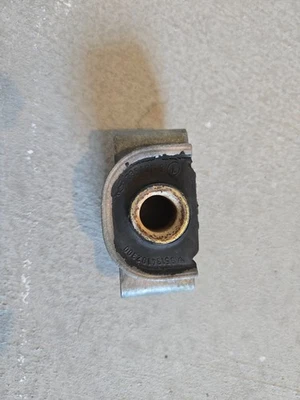 Buje del brazo de control de suspensión Porsche 968 95134102300 Foto 1 de 4