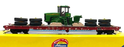 HO ATHEARN 92672 60' FLAT CAR SANTA FE ATSF # 95373 WITH JOHN DEERE 9620 TRACTOR - Image 1 of 2