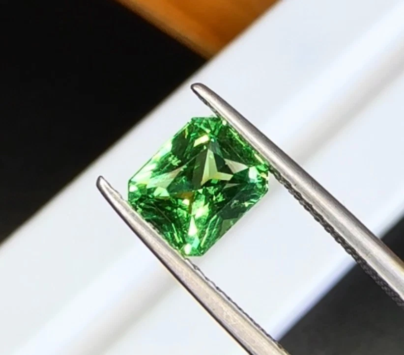 Granate Tsavorita Corte Princesa Verde Manzana Fino 1.62ct | Namibia Natural Foto 1 de 4