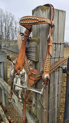 Cabezal de diadema occidental de cuero con tachuelas Billy Cook y cuello de pecho a juego Foto 1 de 4