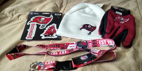 New Tampa Bay Buccaneers Knit Hat And Gloves, Decals & Lanyard Cover
