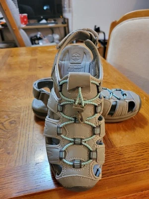 Gray Lite Wght Foam Outdoor Activewear Sandals By KHOMBU Sz 8. Excellent Condtn - Image 1 of 4