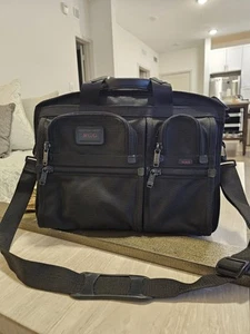 "Maletín para computadora portátil Tumi T-Pass 26516DH negro nailon bolso de hombro 16""" - Imagen 1 de 23
