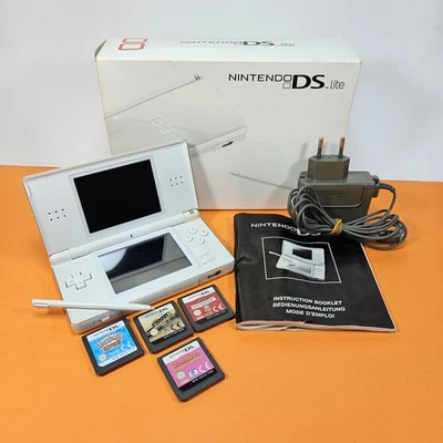 Console NINTENDO DS LITE BIANCA con SCATOLA CARICATORE e GIOCHI OTTIMA - Immagine 1 di 4