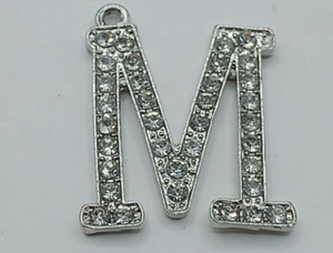 Silberfarbene Kette Halskette Buchstabe "M" Initiale Strass oder Kubik Anhänger - Bild 1 von 2