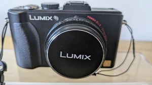 Panasonic LUMIX DMC-LX5 Leica - SD Card, Charger, Lowepro Softcase - VGC - Picture 1 of 21