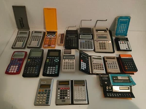 Lot de 19 calculatrices Texas Instruments Sharp Canon etc vintage 80 90 Rare - Photo 1/12