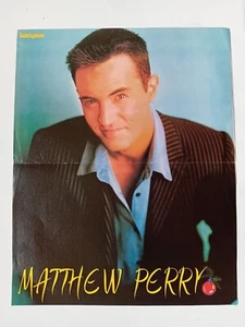 Pequeño póster de la revista griega de Matthew Perry de los años 90 - Imagen 1 de 2