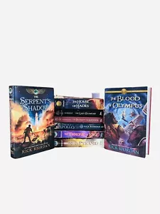 Bücher Rick Riordan Fantasy Blut Olymp Schlange Schattenhaus Hades Thron Feuer - Bild 1 von 9
